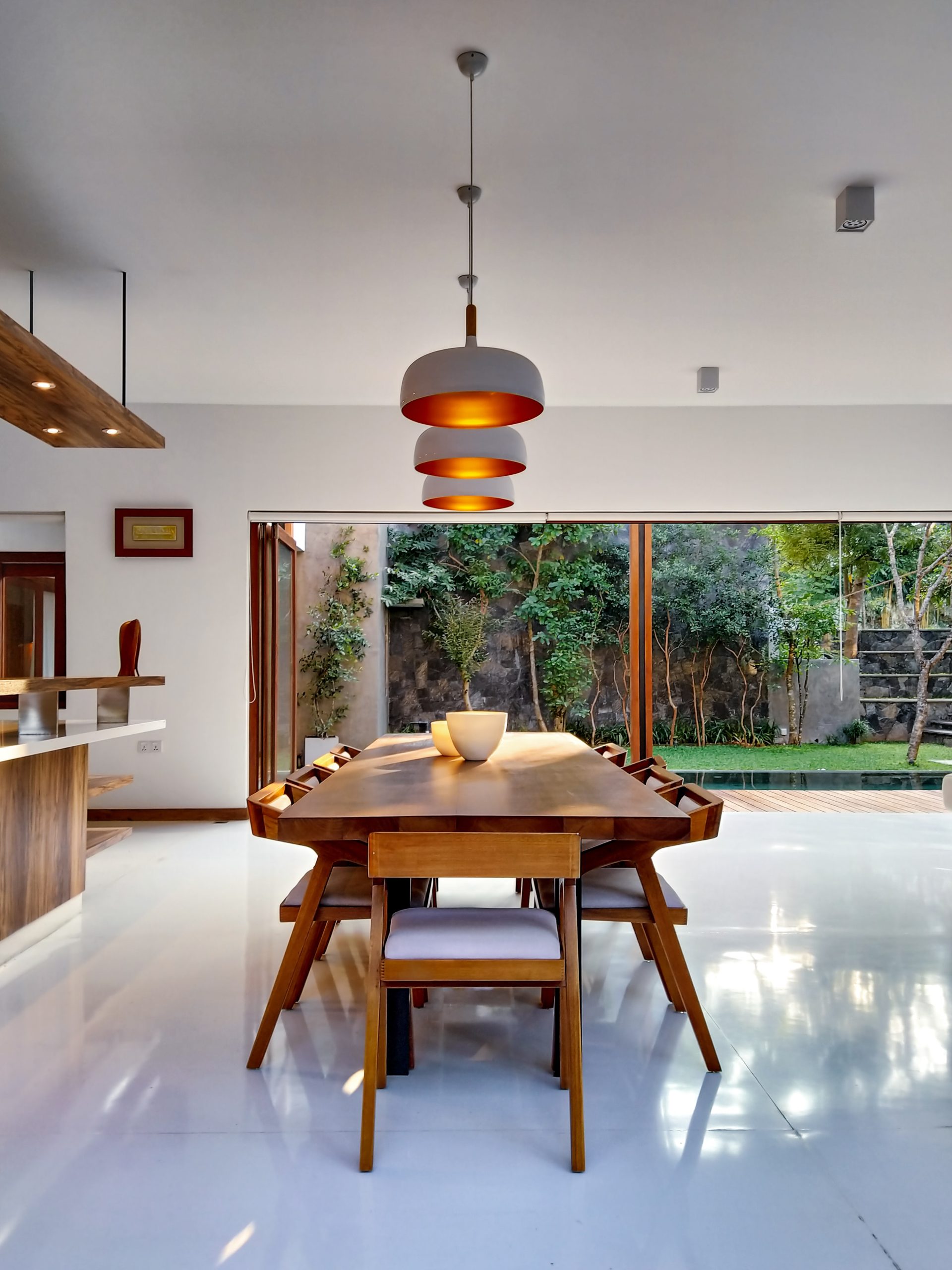 10 most important things to consider when choosing the right Dinning table for your home.